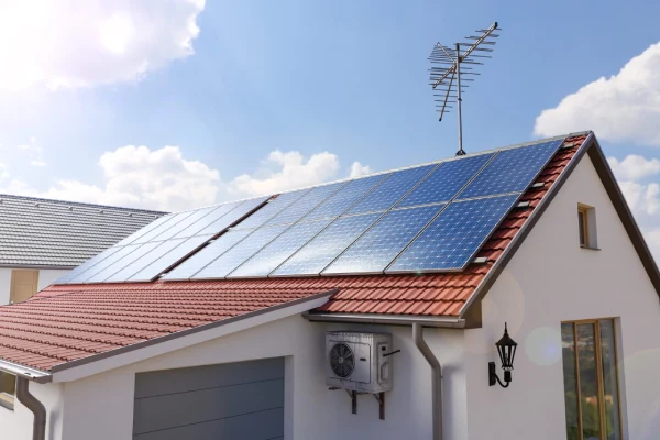 Penggunaan-solar-home-system-di-rumah-scaled