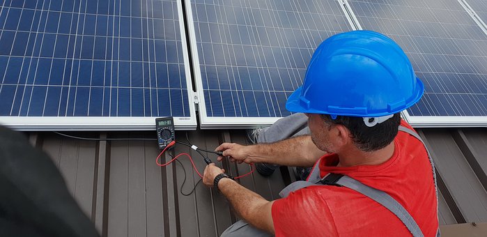 Tips Perawatan Solar Panel di Rumah