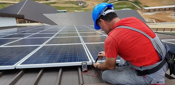 langkah-langkah instalasi solar panel di rumah