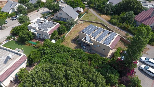 PLTS Atap dan Lingkungan: Solusi Energi Hijau untuk Bumi Kita