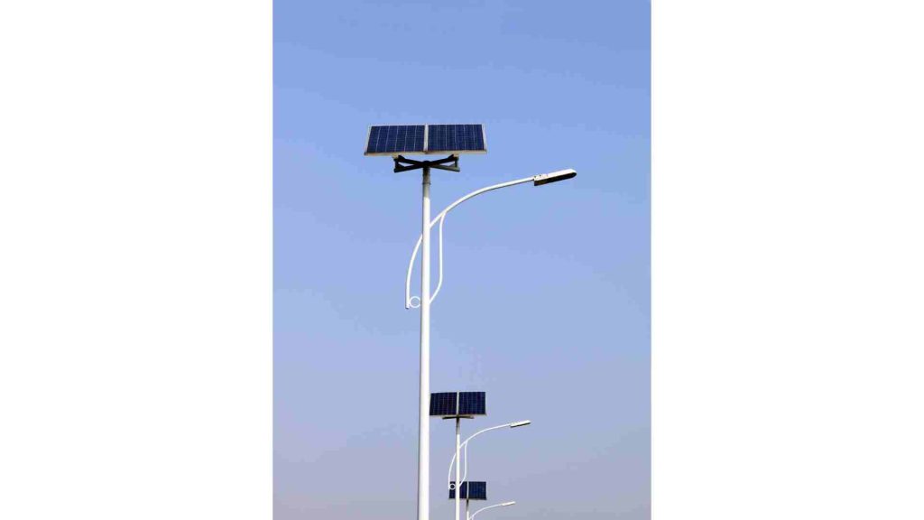 Lampu Panel Surya vs Lampu Listrik Konvensional