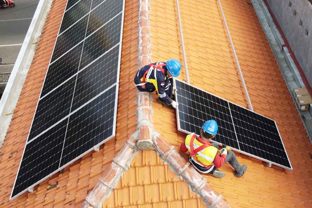 PLTS atap hemat tagihan listrik: Cara Efektif Mengatasi Tagihan Listrik Membengkak!